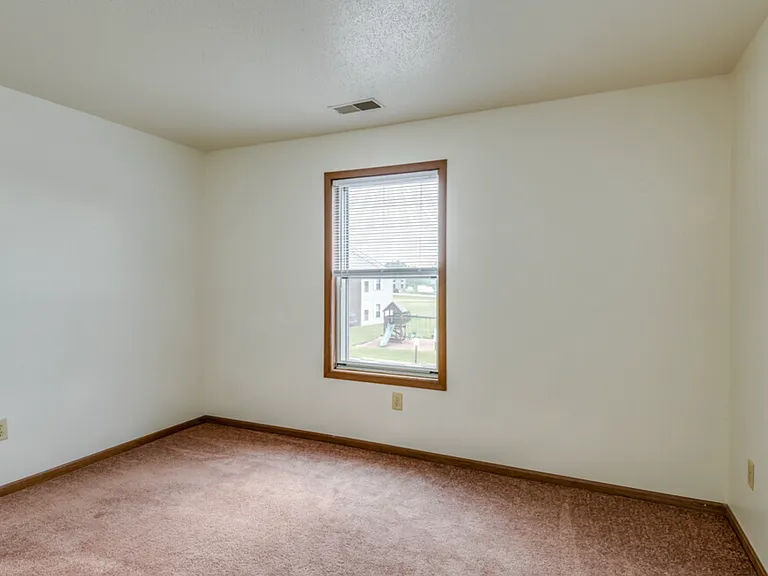 Summerfield Place Apartments — Photo 17