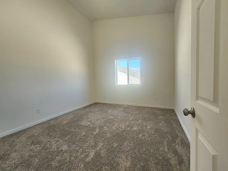 673 E Laporte Dr — Photo 7