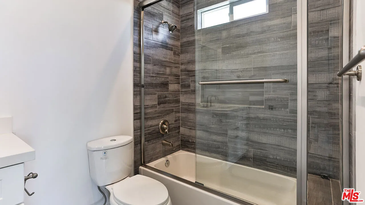3 bed, 3.0 bath, 1793 sqft, $3,600 — Photo 3
