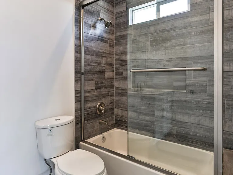 3946 S Budlong Ave #1/2 — Photo 3