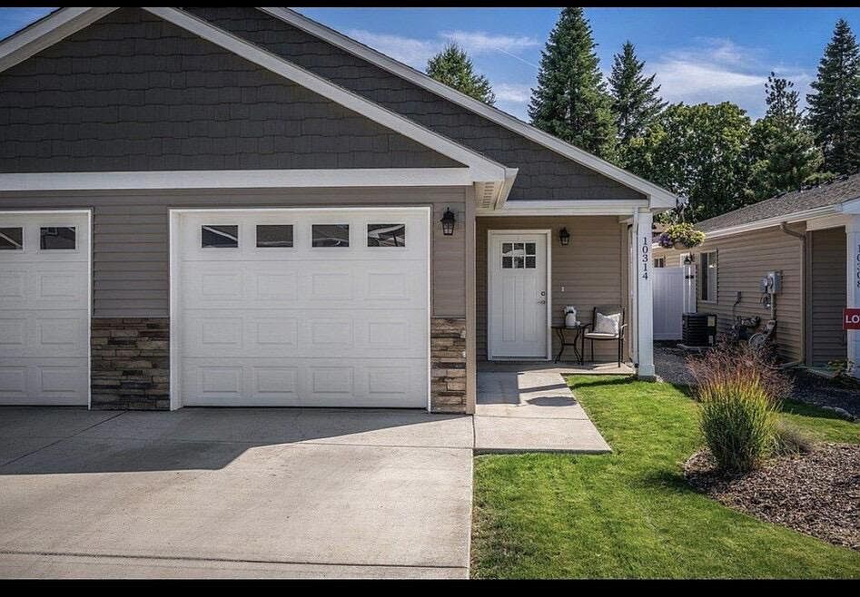 1st image of 10314 E 5th Ln
