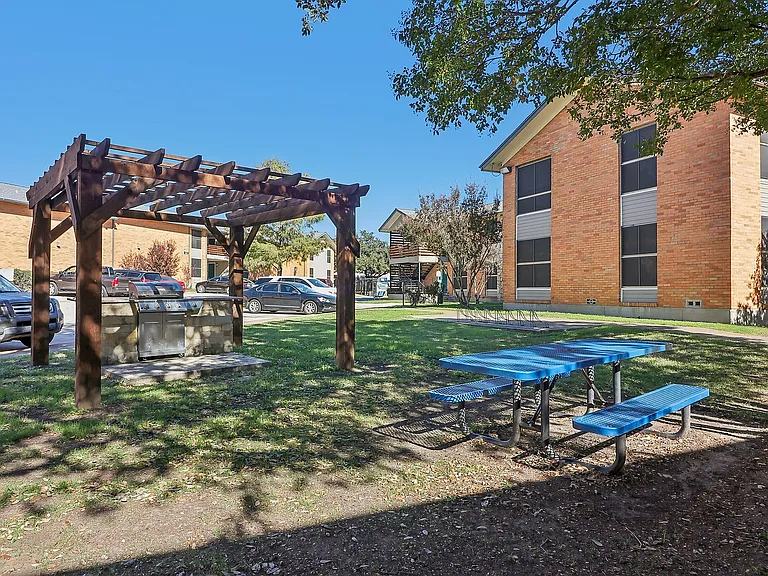 38-web-or-mls-James Ave-034