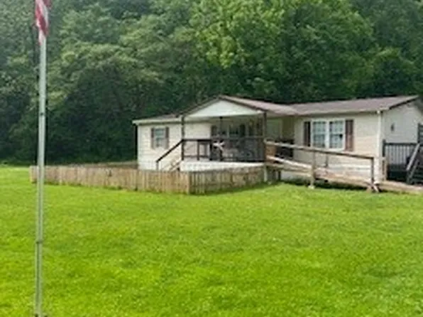 8813 Brounland Rd, Alum Creek, WV 25003
