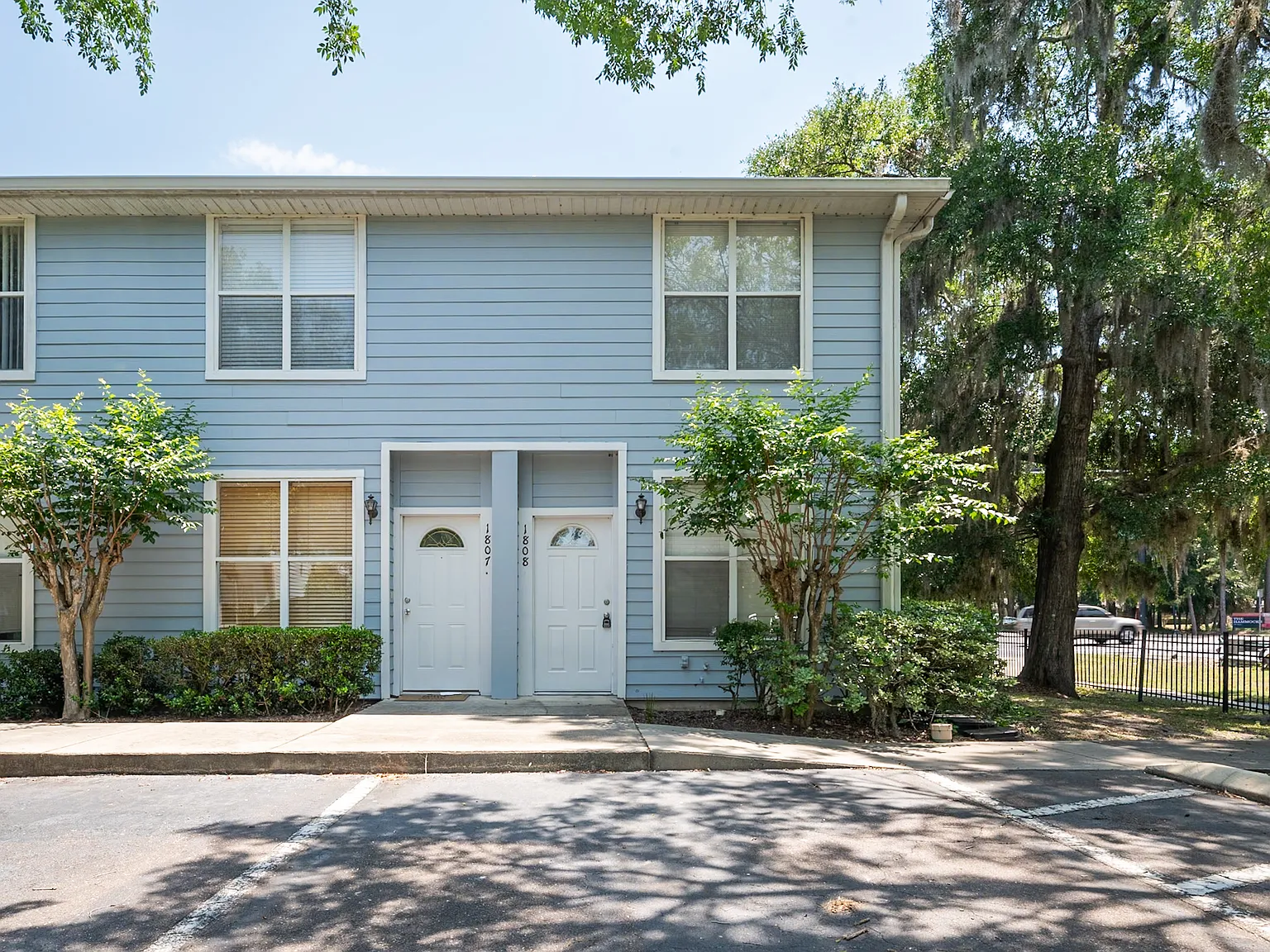 2 bed, 2.5 bath, 1176 sqft, $1,600 — Photo 1