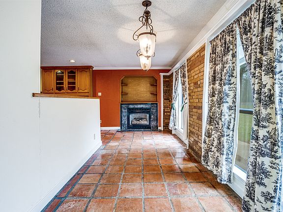 2nd image of 1620 Mamie Rd