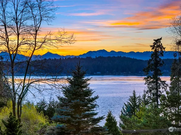 14881 Henderson Road NE, Bainbridge Island, WA 98110