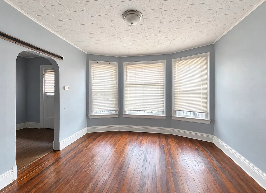 2 bed, 700 sqft, $1,000 — Photo 2