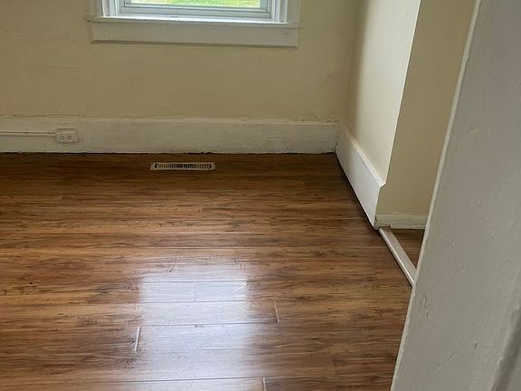 5th image of 142 S 5th St #1