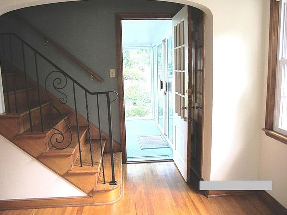 2nd image of 28 E Riverglen Dr