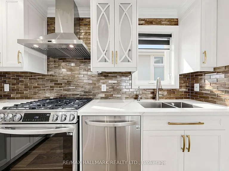 87 Fallingbrook Rd — Photo 10