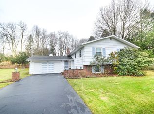 24 Highview Trl, Pittsford, NY 14534