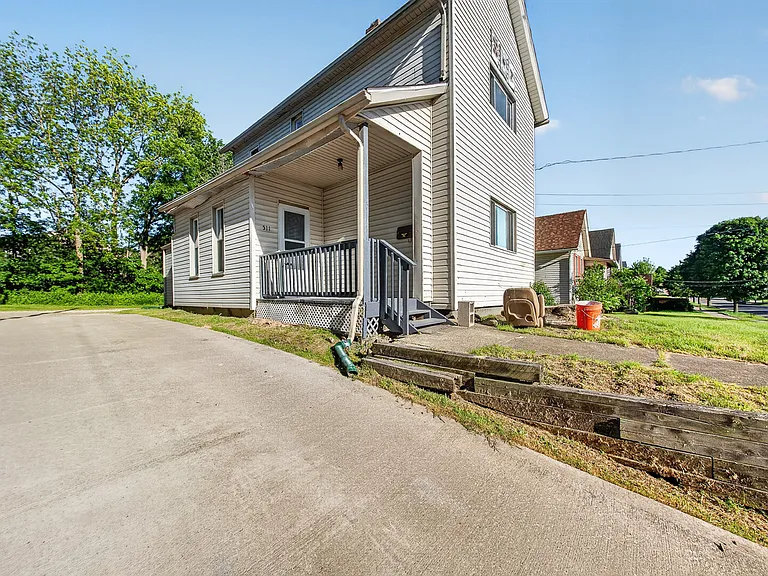 511 Brown St — Photo 2