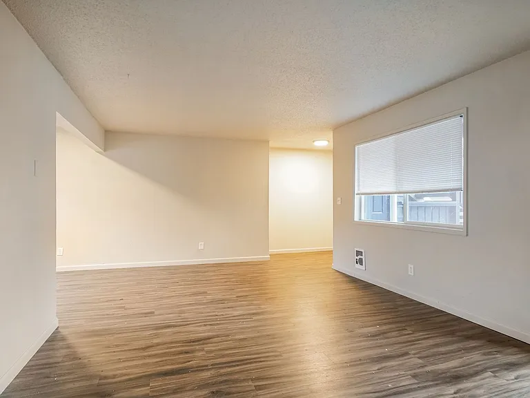Willow Lake Apartments — Photo 11