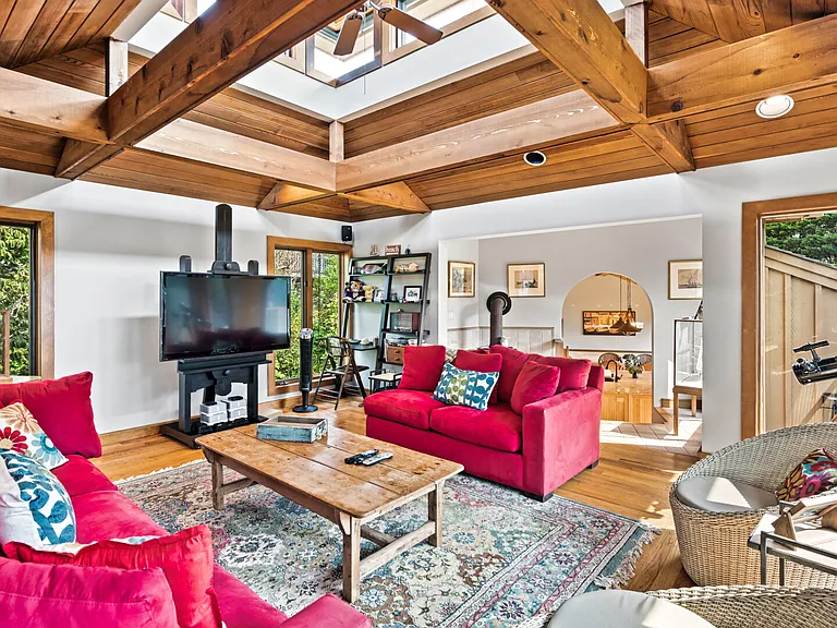 16 Bryan Rd — Photo 3