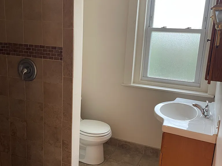 101 N State St — Photo 5