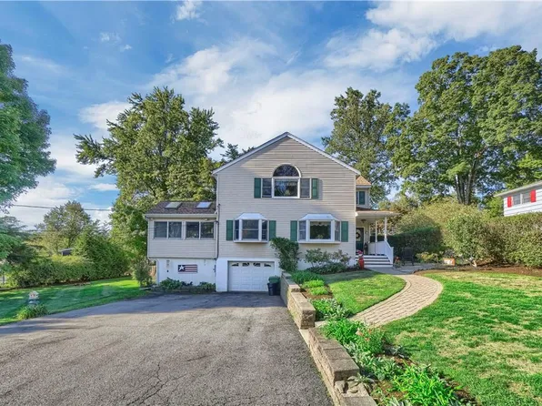 1 Mid Oaks Road, Monroe, NY 10950