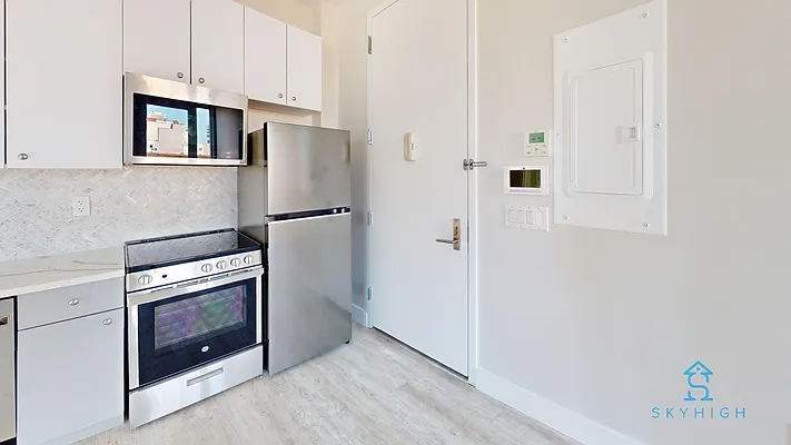 Rented by Skyhigh Realty NYC LLC | media 4