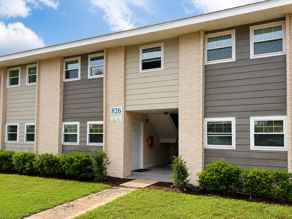 828 Sky Lake Cir #B