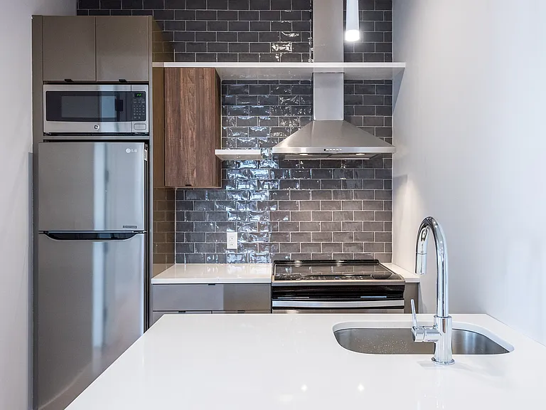 34 Belvedere St #4A — Photo 14
