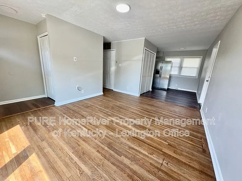 3 bed, 1.5 bath, 1350 sqft, $1,595 — Photo 3