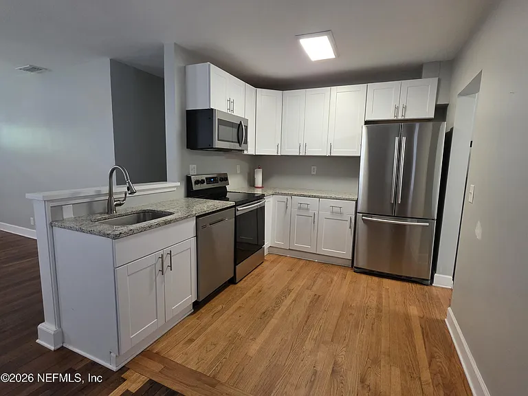 3353 Dellwood Ave — Photo 4