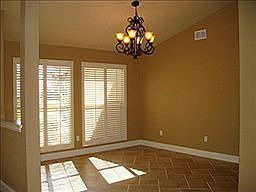 5th image of 205 Willow St