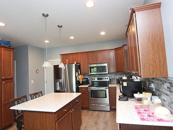 3rd image of 1502 Elizabeth Ln