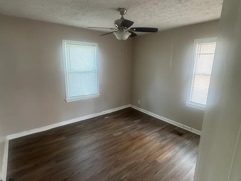 3440 Glendale Ave — Photo 2