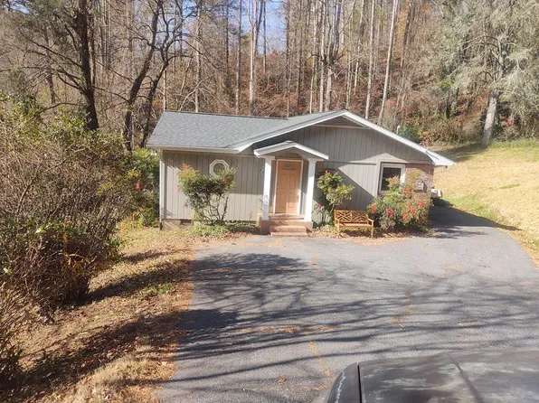 719 N Country Club Dr, Cullowhee, NC 28723