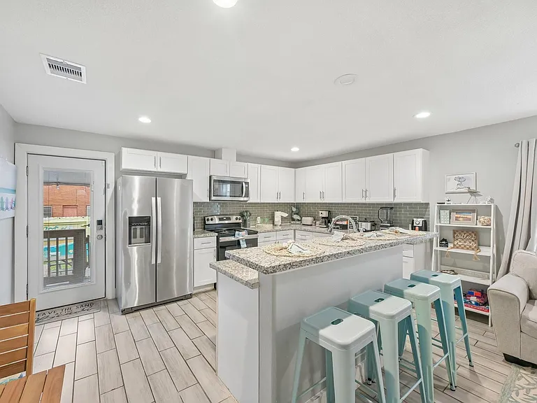 1022 Avenue L — Photo 11