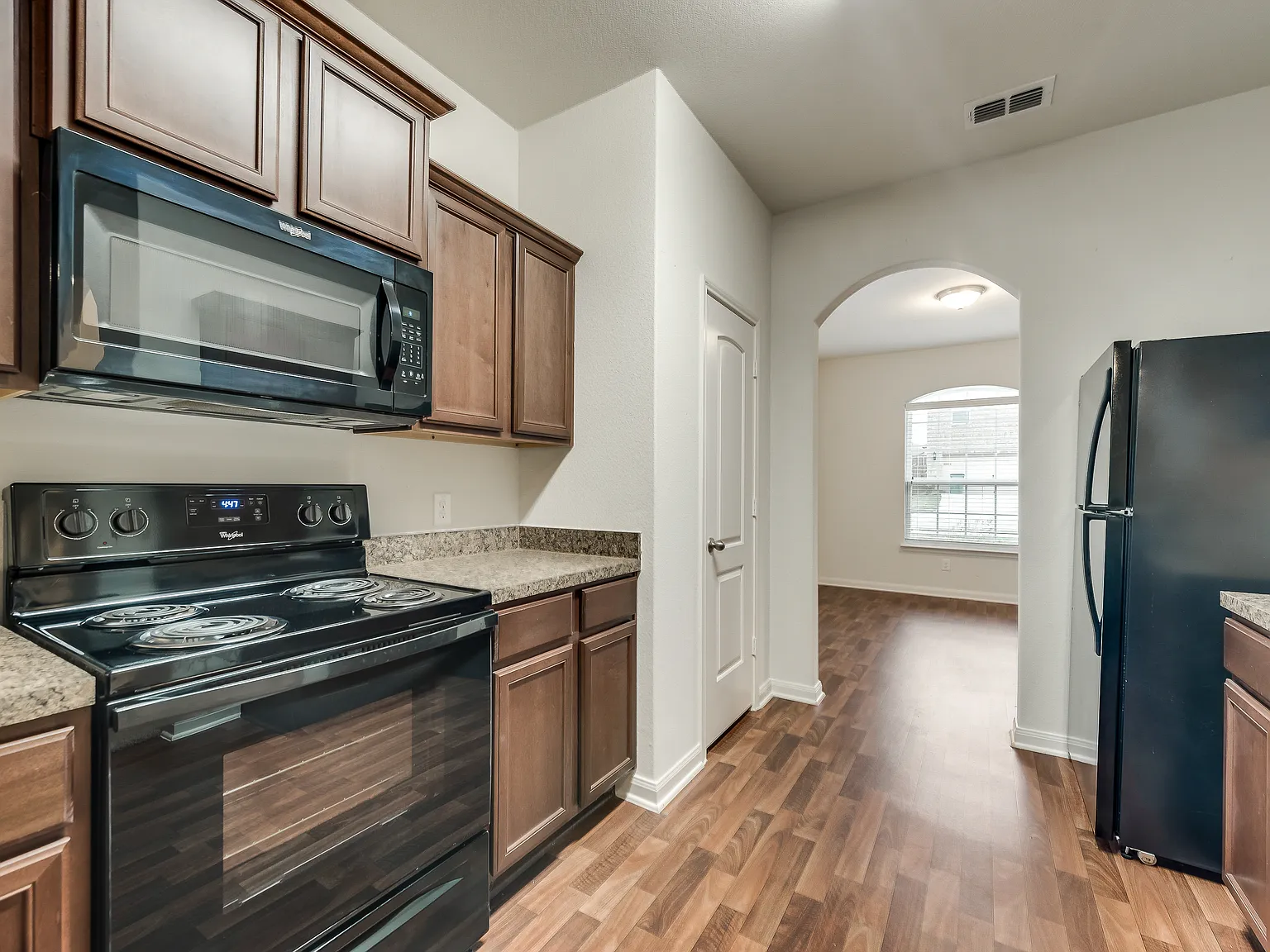 3 bed, 1561 sqft, $1,825 — Photo 3