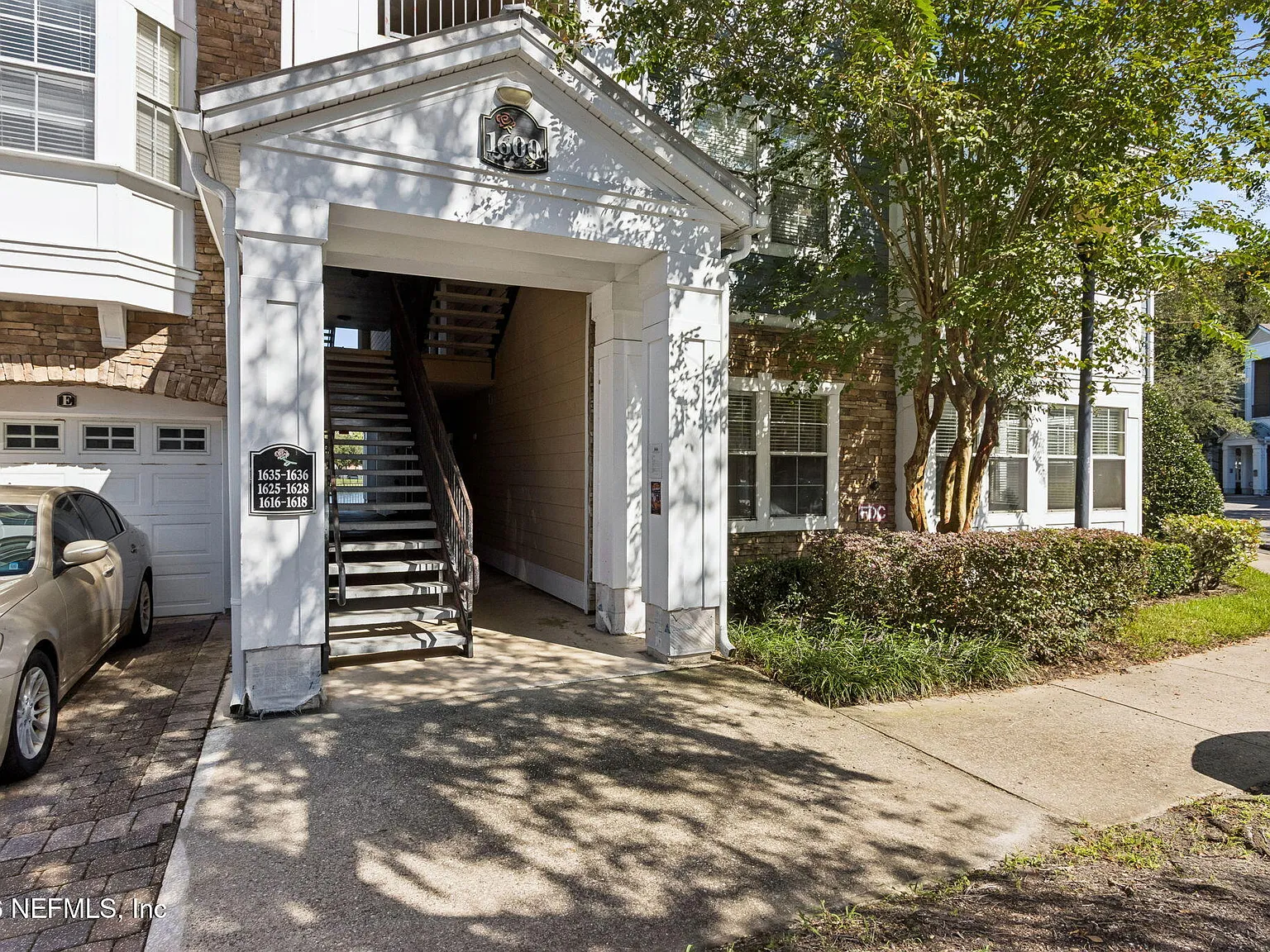 3 bed, 2.0 bath, 1345 sqft, $1,900 — Photo 1