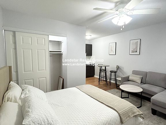3rd image of 4616 N Beacon St APT 3H