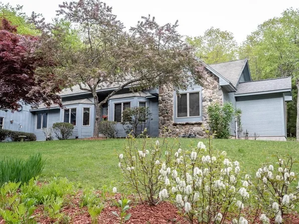 292 Main Rd, Montgomery, MA 01085