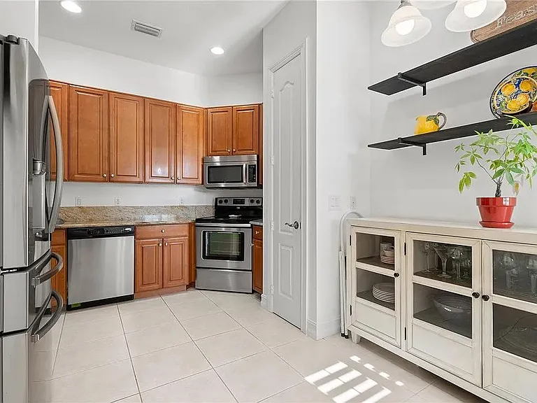 1945 Bridgepointe Cir — Photo 8