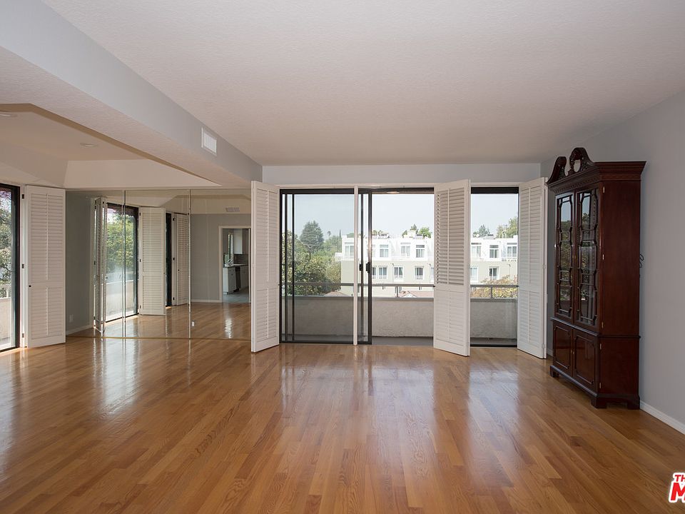 1st image of 12152 Moorpark St APT 302