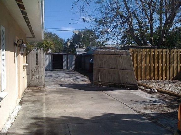 2nd image of 27527 Los Amigos Ln