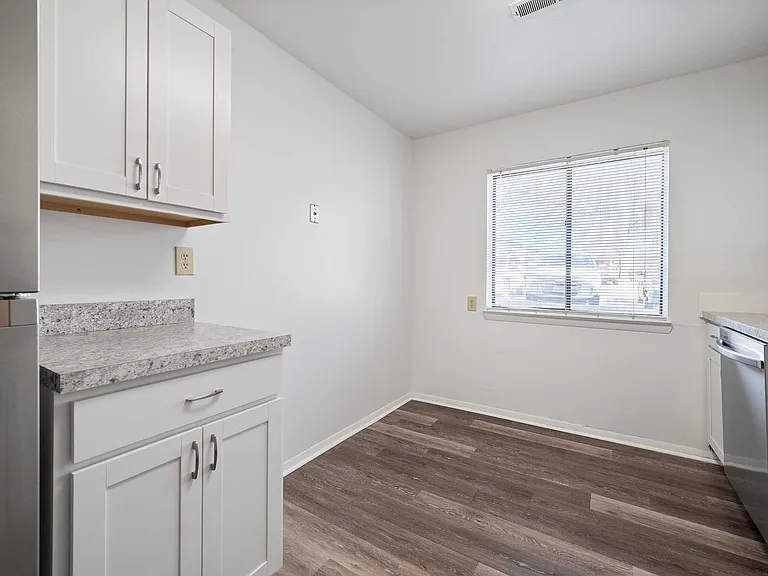 Foxridge Apartment Homes — Photo 193