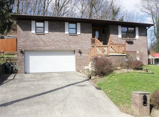 1802 Pine Manor Rd, Charleston, WV 25311
