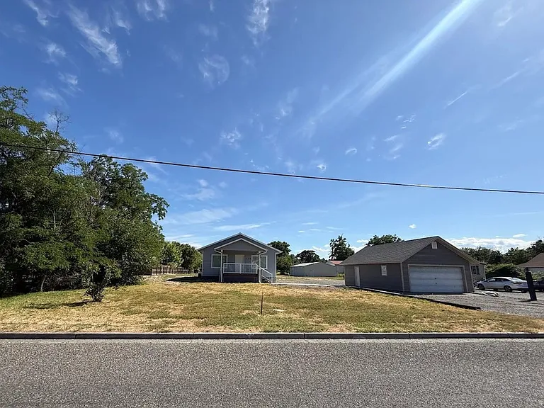 1329 Elm St — Photo 46