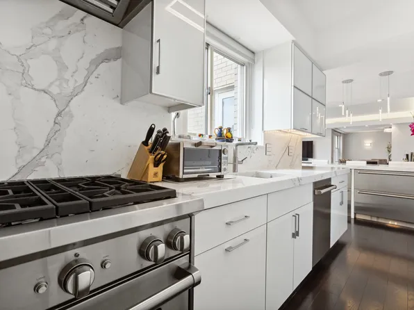 205 East 63rd Street image 5 of 17