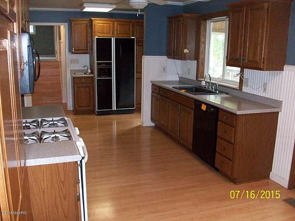 4th image of 3433 Hoag Ave NE