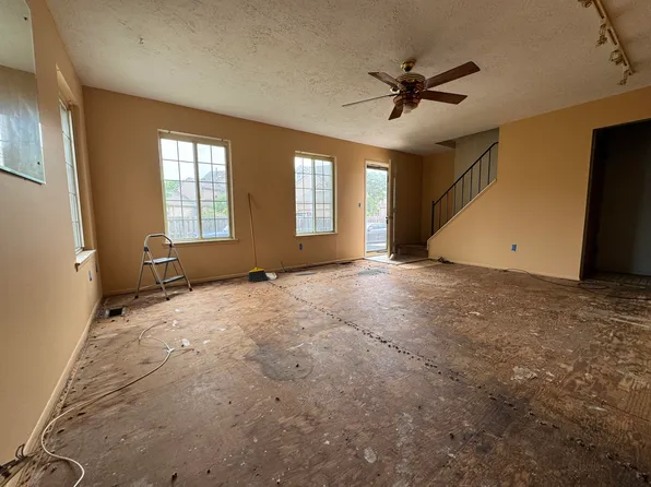 34756 Jefferson Ave, Harrison Township, MI 48045