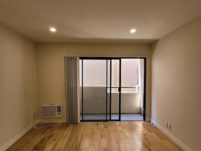 New Hampshire Apartments — Photo 27