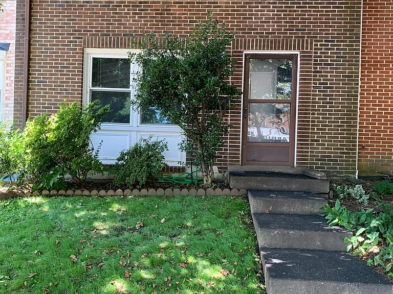 369 W Broad St — Photo 23