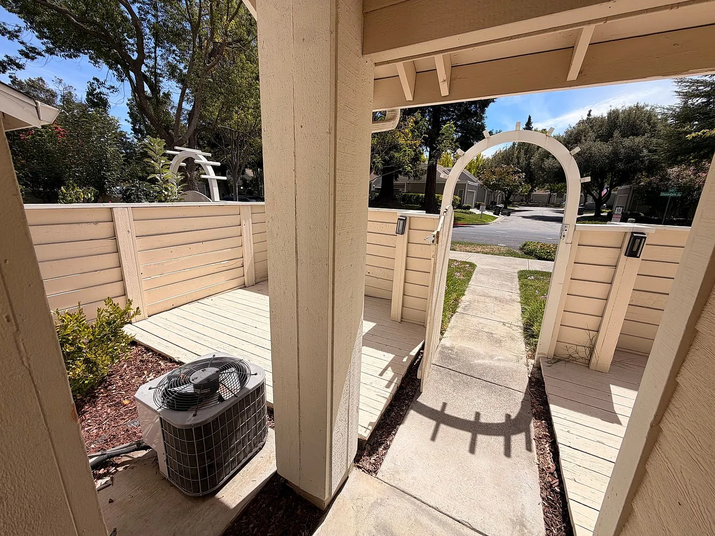 Stunning Two Floor 3bd/2.5ba Townhome In Pleasanton Ca — Photo 4