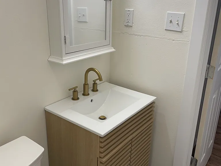 513 W Florence St — Photo 3