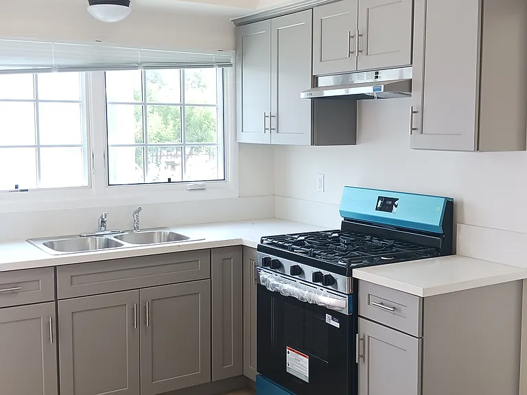 6721 Tyrone Ave — Photo 6