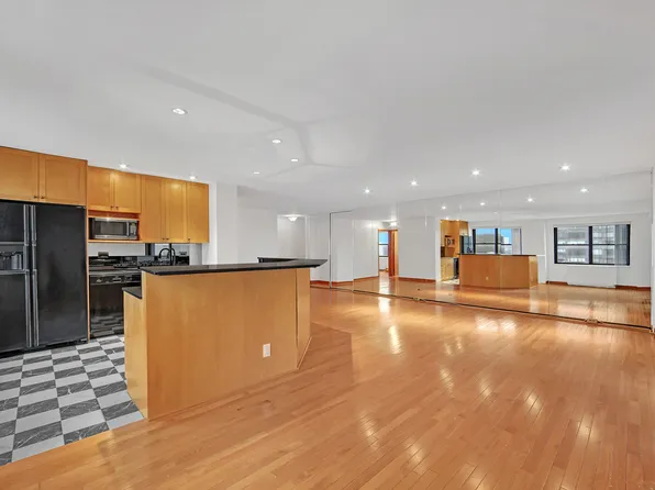 345 East 80th Street image 6 of 17