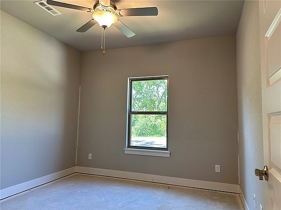 5th image of 28 Cannich Dr
